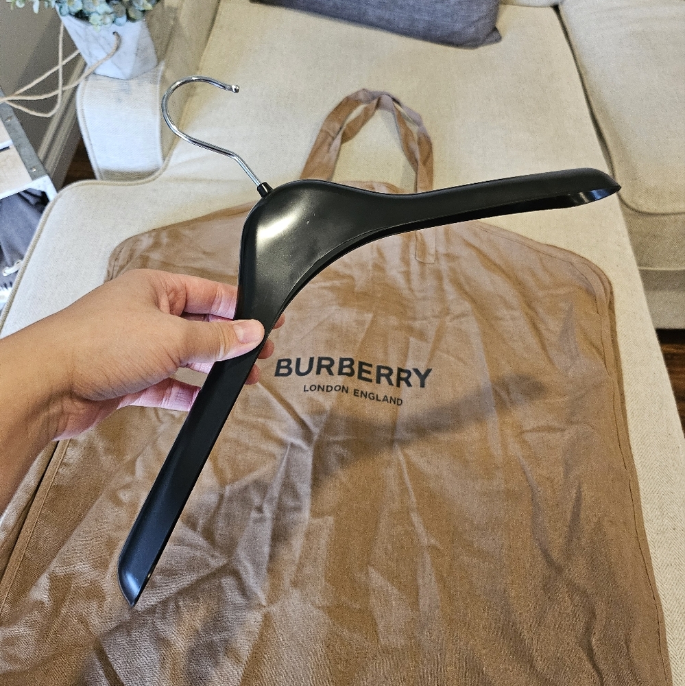 Authentic Burberry jacket cover - Picture 3 of 15